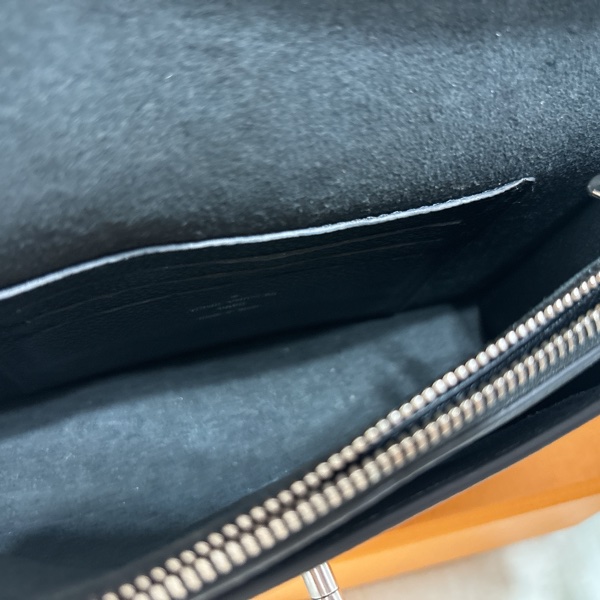 Louis Vuitton Pochette My Lockme LV鏈包  黑 Lockme 鏈條手拿包-10