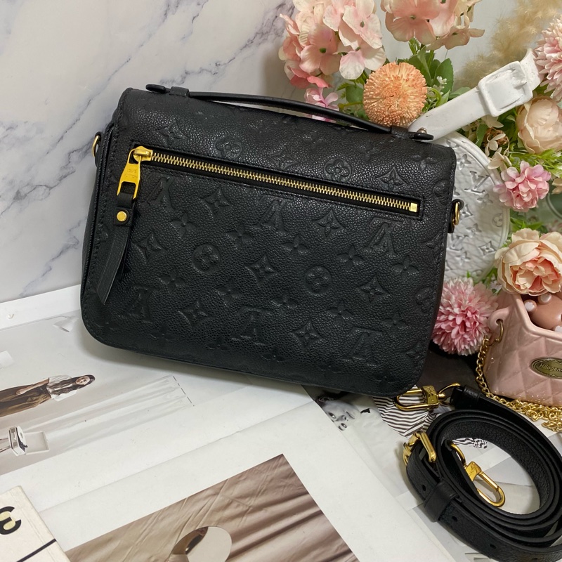 LV POCHETTE METIS 牛皮黑壓紋郵差包🏅-2