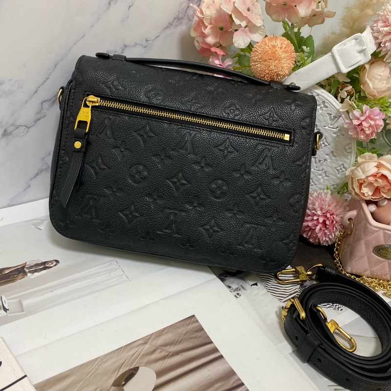 LV POCHETTE METIS 牛皮黑壓紋郵差包🏅-3