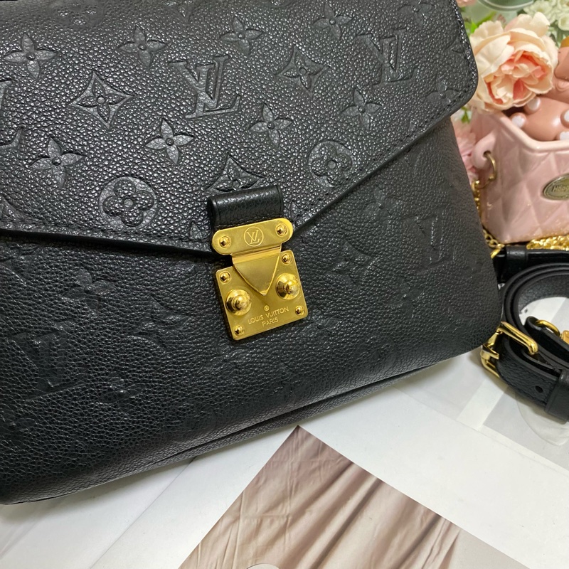 LV POCHETTE METIS 牛皮黑壓紋郵差包🏅-5