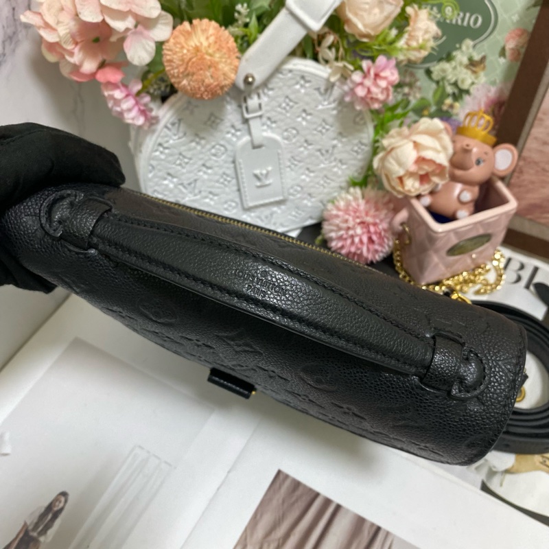 LV POCHETTE METIS 牛皮黑壓紋郵差包🏅-6