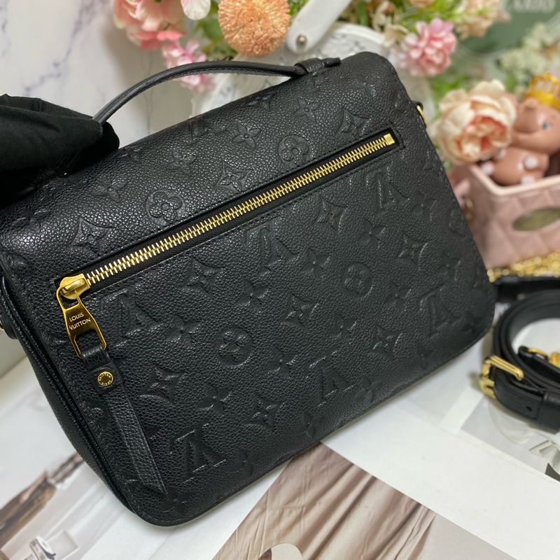 LV POCHETTE METIS 牛皮黑壓紋郵差包🏅-7