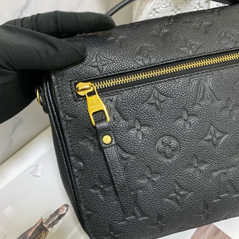 LV POCHETTE METIS 牛皮黑壓紋郵差包🏅-10