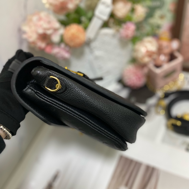 LV POCHETTE METIS 牛皮黑壓紋郵差包🏅-16