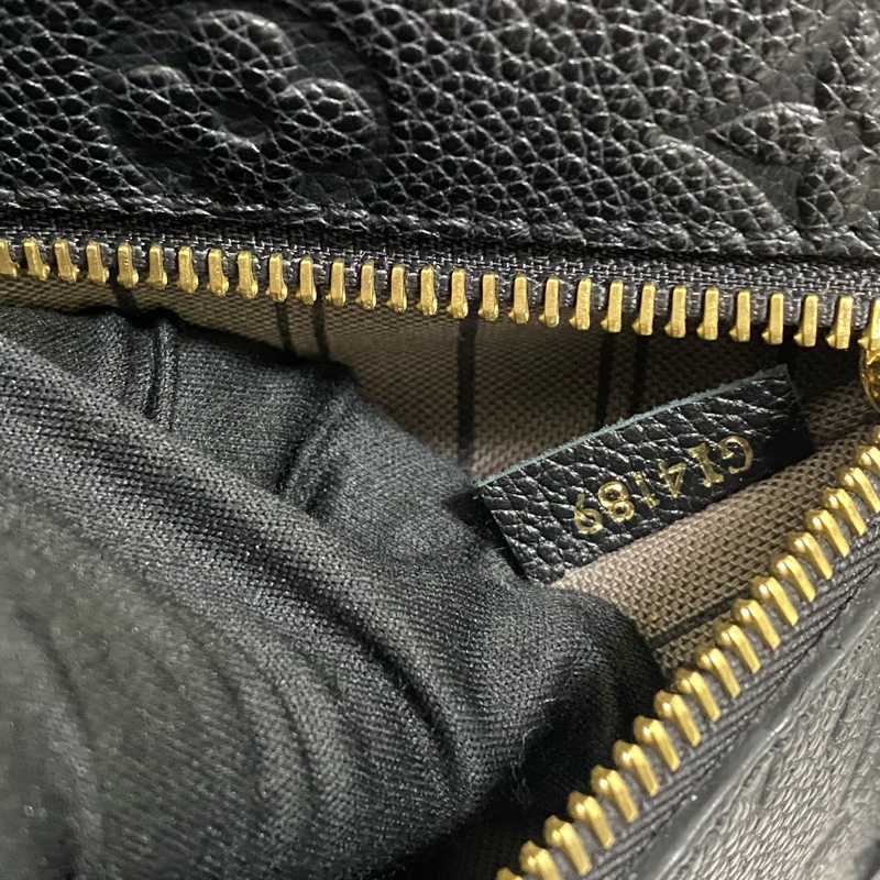 LV POCHETTE METIS 牛皮黑壓紋郵差包🏅-22