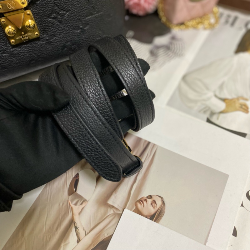 LV POCHETTE METIS 牛皮黑壓紋郵差包🏅-24