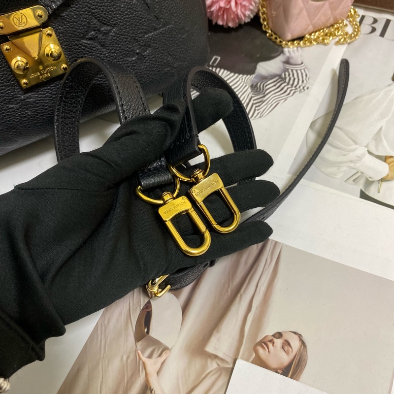 LV POCHETTE METIS 牛皮黑壓紋郵差包🏅-25