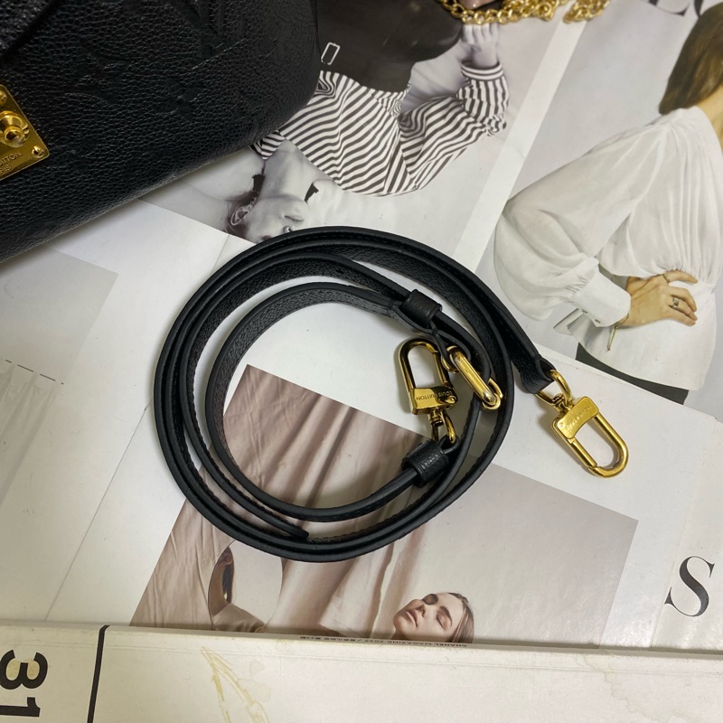 LV POCHETTE METIS 牛皮黑壓紋郵差包🏅-26