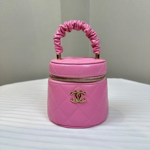 香奈兒/Chanel Vanity 粉色小圓桶金扣手提化妝包 小羊皮12×9.5×11cm