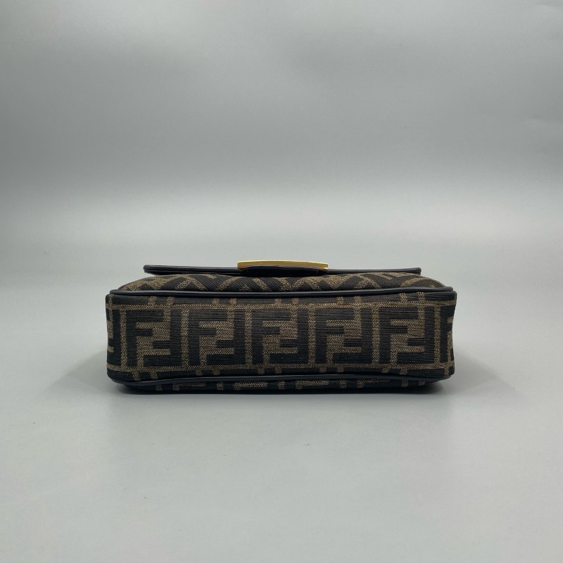 Fendi 新款金標logo老花法棍鏈條斜背包肩背包-2