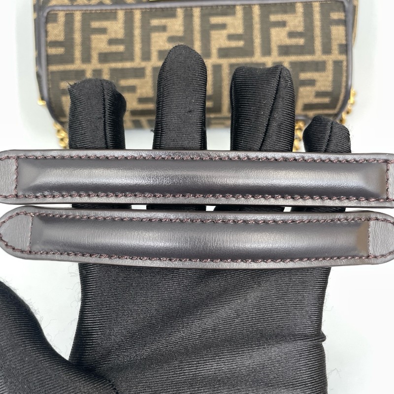 Fendi 新款金標logo老花法棍鏈條斜背包肩背包-5
