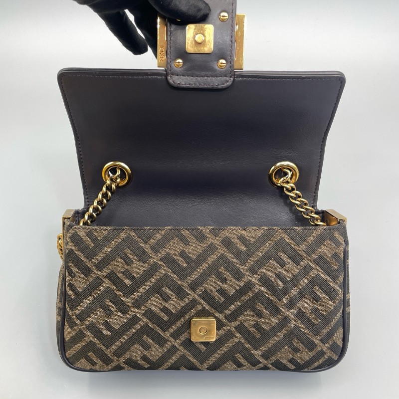 Fendi 新款金標logo老花法棍鏈條斜背包肩背包-7