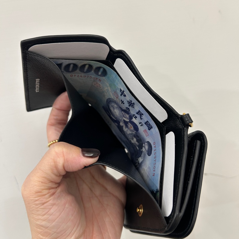 Balenciaga 黑牛皮前釦零錢袋後三折三卡短夾-9