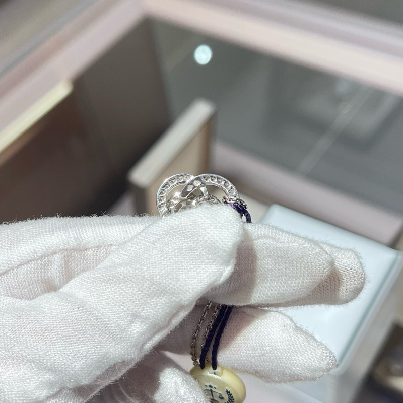 CHANEL香奈儿CAMELIA山茶花白金满钻项链-5