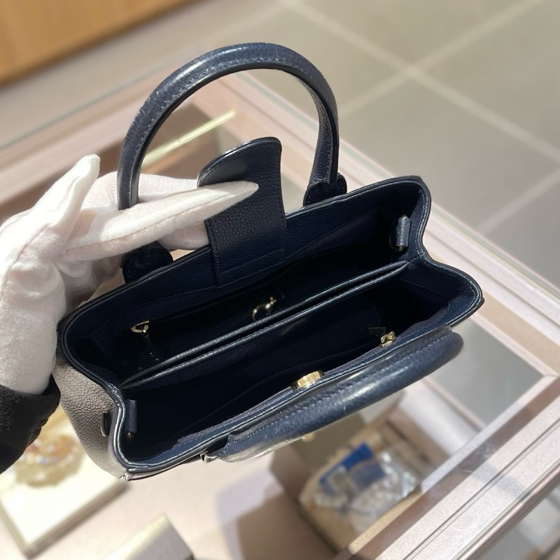 Chanel香奈儿 mini executive 藏蓝色牛皮tote-5