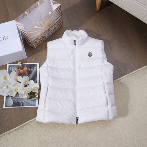 ❤️ MONCLER 白色 羽絨背心 秋冬搭配神器
