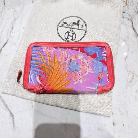 Hermès 愛馬仕 絲巾印花拼皮 拉鍊長夾／護照夾｜龍蝦粉