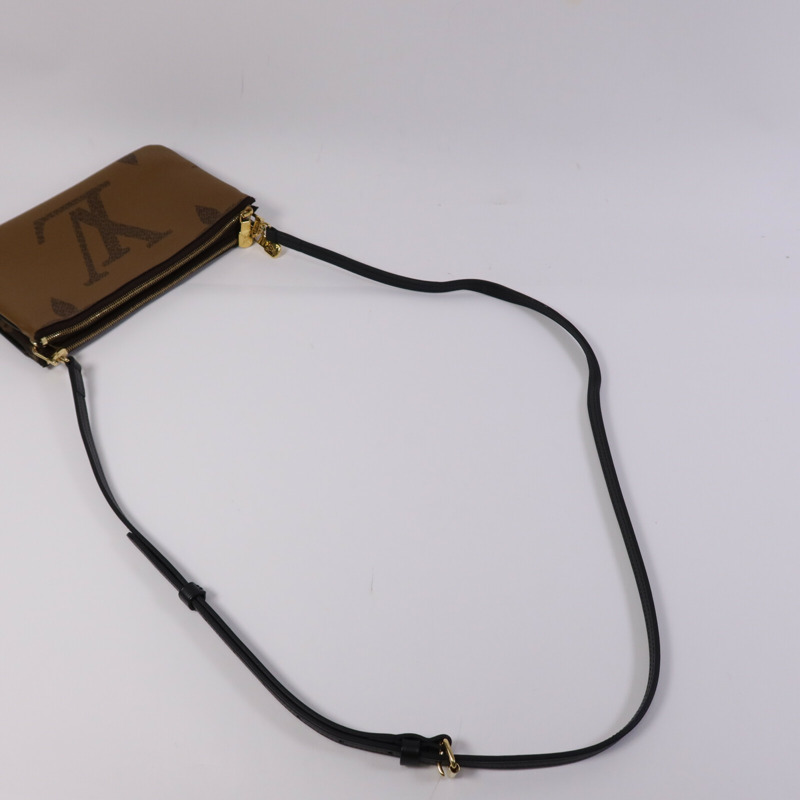 LOUIS VUITTON Monogram Giant Reverse Double Zip Pochette金扣肩背袋-7