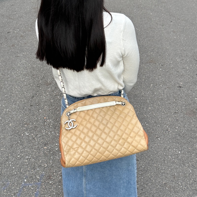 【魚子醬牛皮😍】 Chanel 香奈兒 保齡球包 可斜背+肩背 專櫃23萬！-1