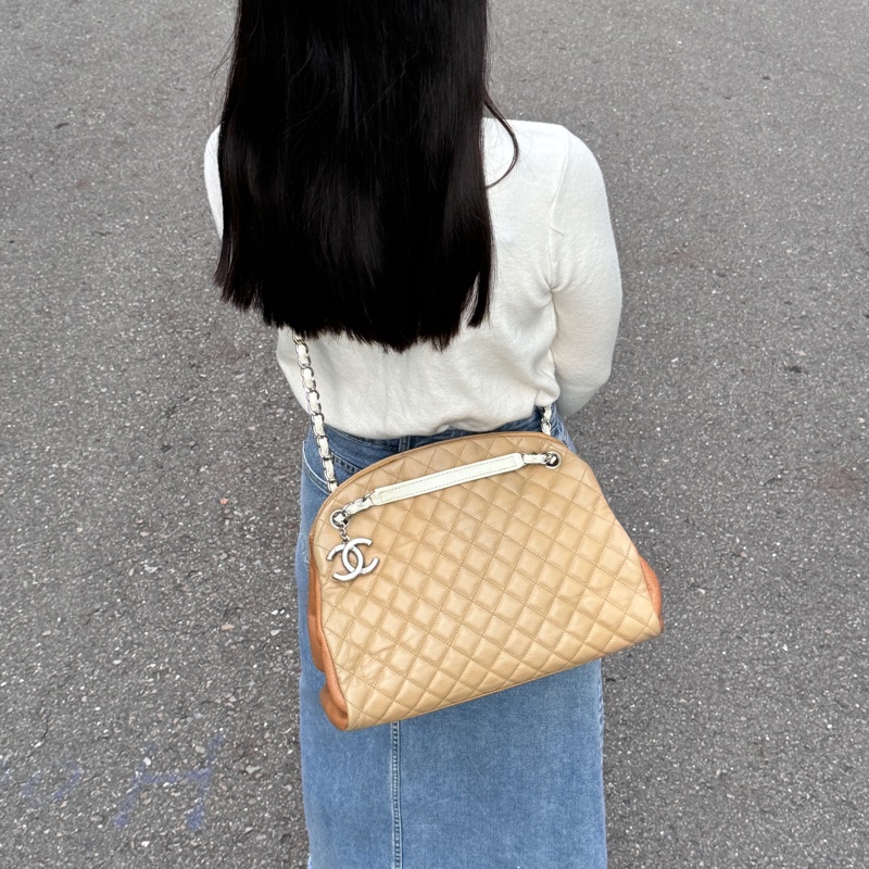 【魚子醬牛皮😍】 Chanel 香奈兒 保齡球包 可斜背+肩背 專櫃23萬！-3