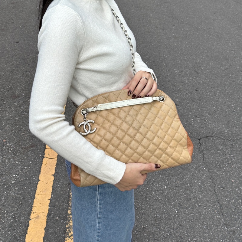 【魚子醬牛皮😍】 Chanel 香奈兒 保齡球包 可斜背+肩背 專櫃23萬！-5