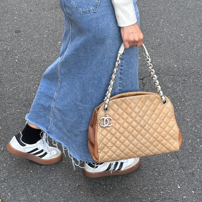 【魚子醬牛皮😍】 Chanel 香奈兒 保齡球包 可斜背+肩背 專櫃23萬！-6