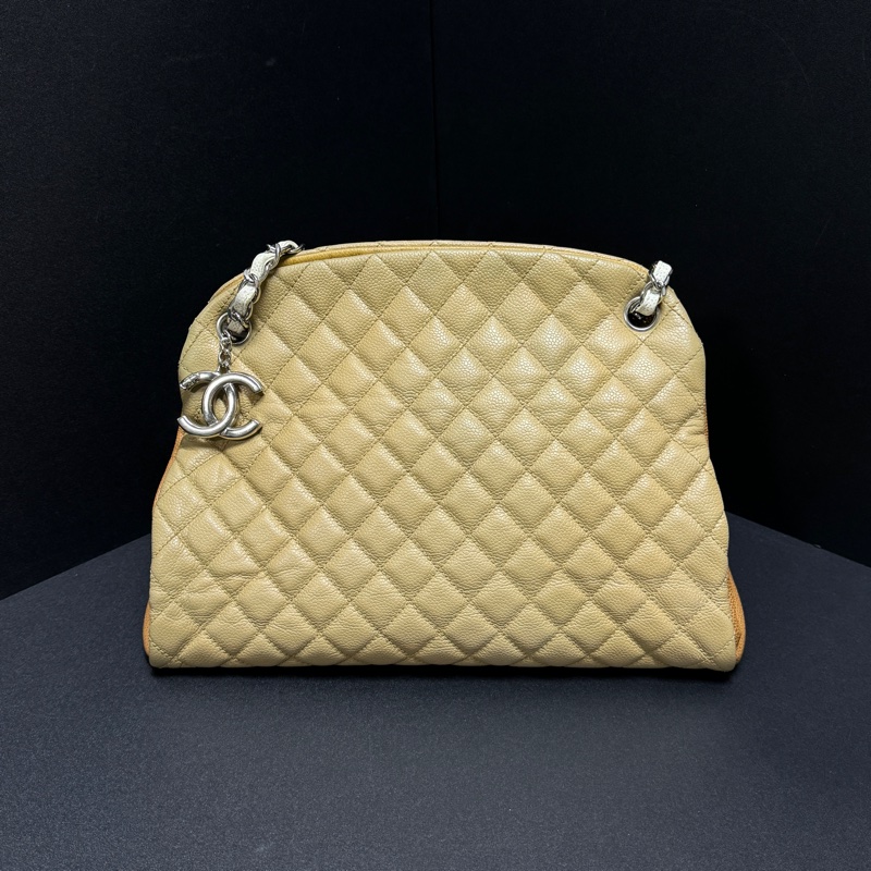 【魚子醬牛皮😍】 Chanel 香奈兒 保齡球包 可斜背+肩背 專櫃23萬！-7