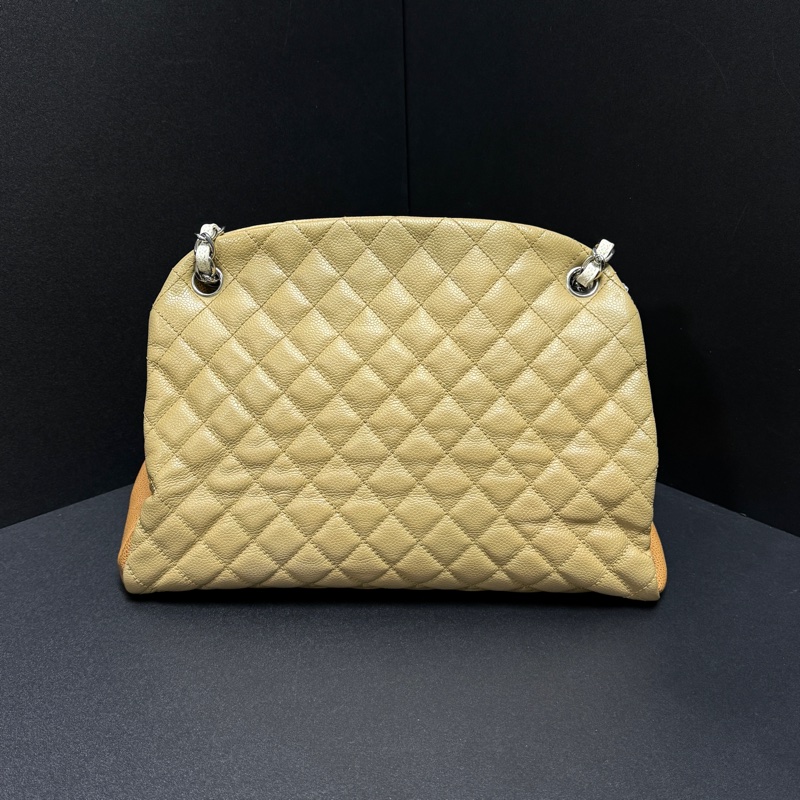 【魚子醬牛皮😍】 Chanel 香奈兒 保齡球包 可斜背+肩背 專櫃23萬！-8