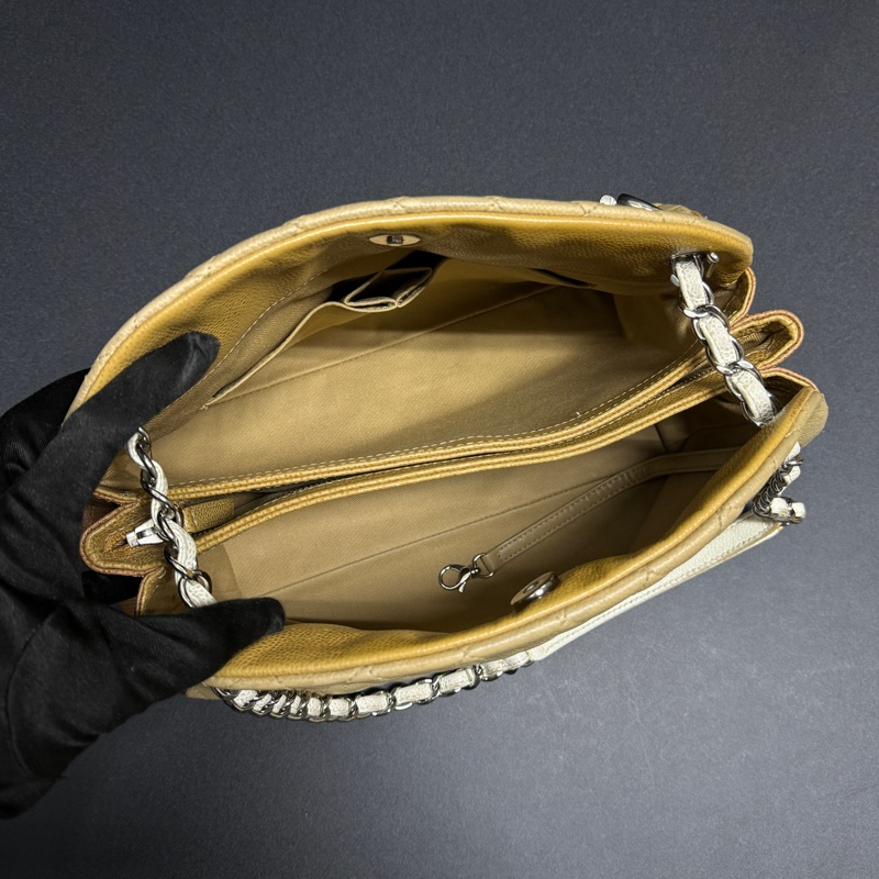 【魚子醬牛皮😍】 Chanel 香奈兒 保齡球包 可斜背+肩背 專櫃23萬！-17