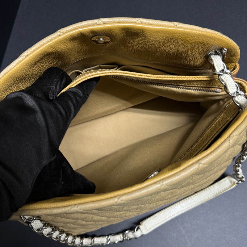 【魚子醬牛皮😍】 Chanel 香奈兒 保齡球包 可斜背+肩背 專櫃23萬！-19