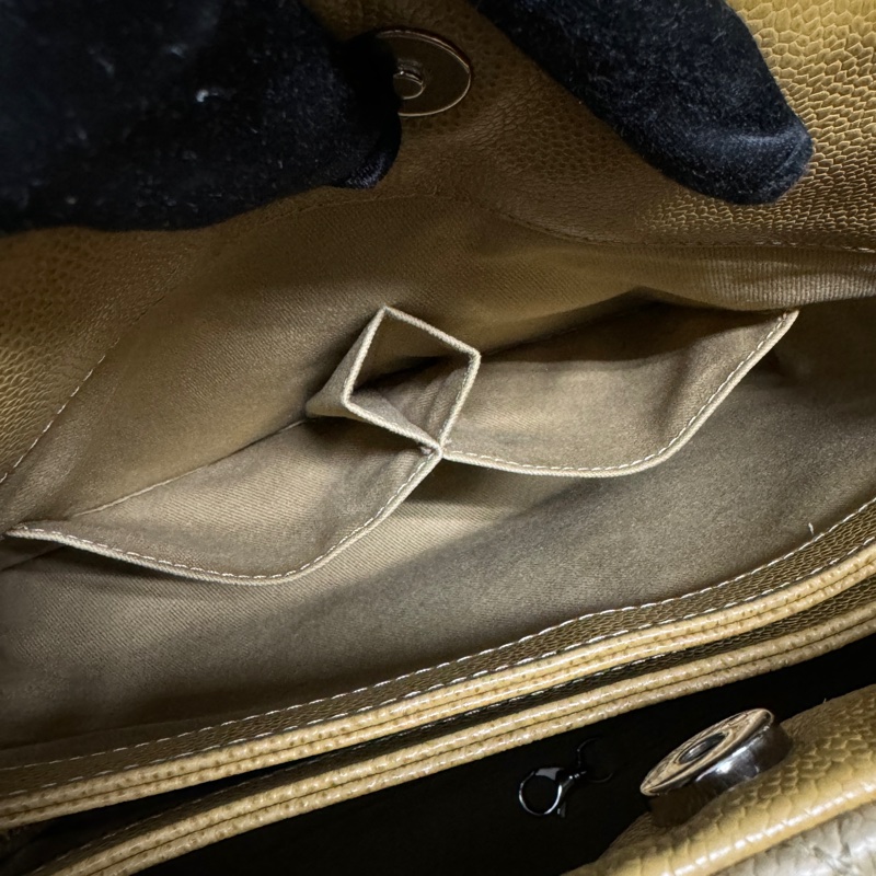 【魚子醬牛皮😍】 Chanel 香奈兒 保齡球包 可斜背+肩背 專櫃23萬！-21