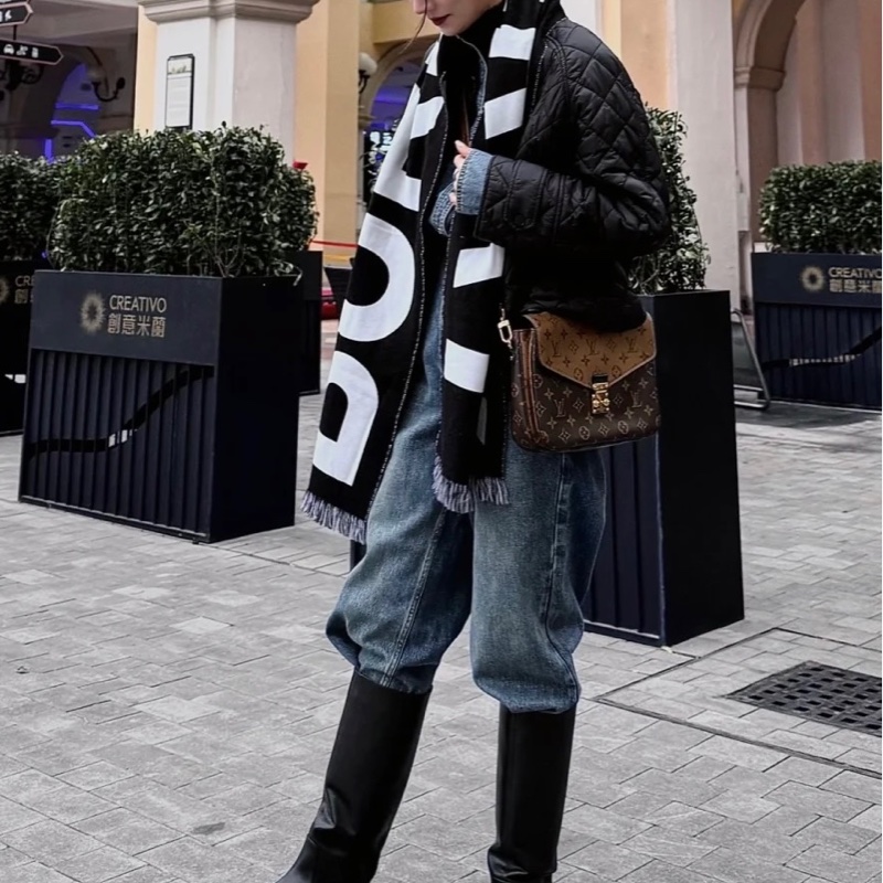 Burberry 字母雙色羊毛圍巾-4