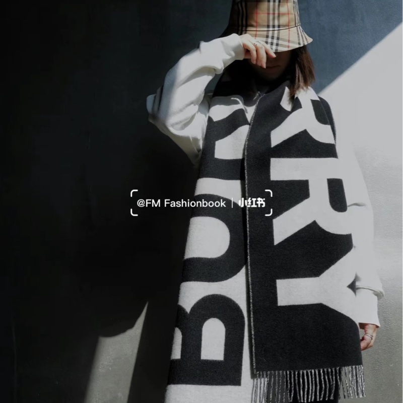 Burberry 字母雙色羊毛圍巾-8