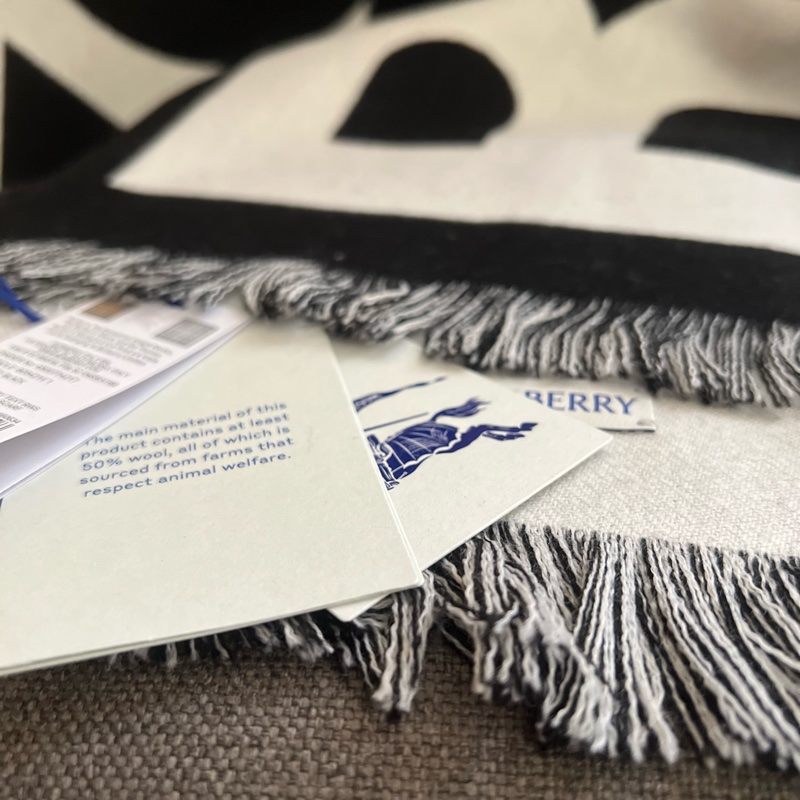 Burberry 字母雙色羊毛圍巾-16