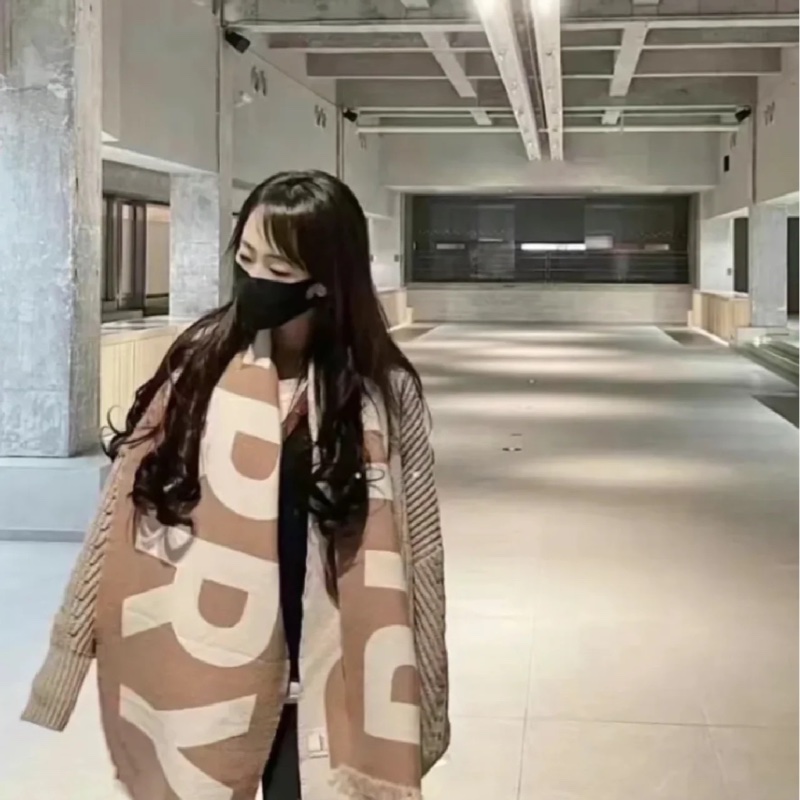 Burberry 字母雙色羊毛圍巾-6