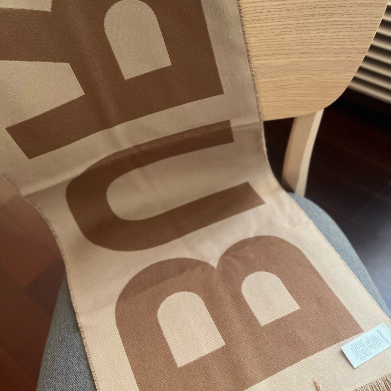 Burberry 字母雙色羊毛圍巾-11