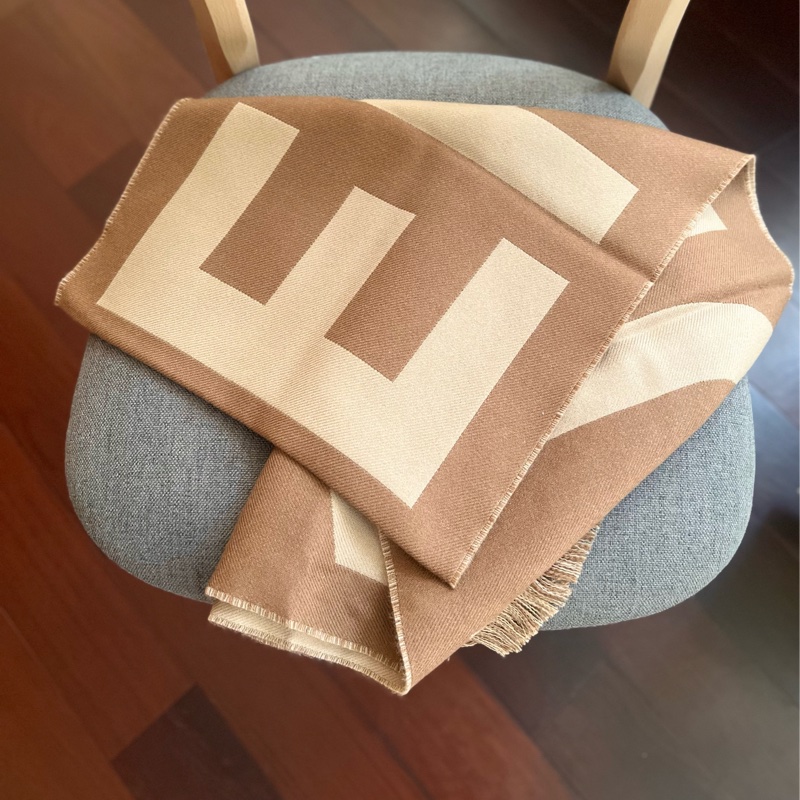 Burberry 字母雙色羊毛圍巾-12