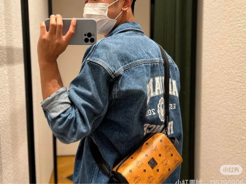 AMI 丹寧長版下半身失蹤學院風外套-5