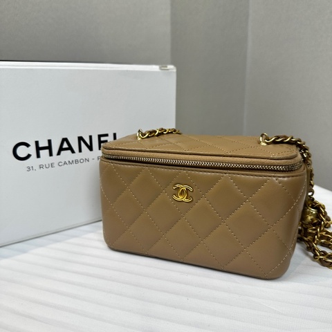 香奈兒/Chanel Vanity Case 淺棕色羊皮菱格紋長盒子 金球鏈帶肩背包 17x9.5x8cm