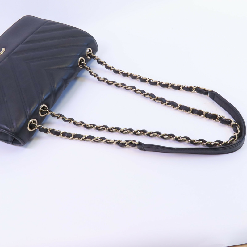 CHANEL 牛皮皮革Chain Shoulder金扣鏈帶肩背袋-4