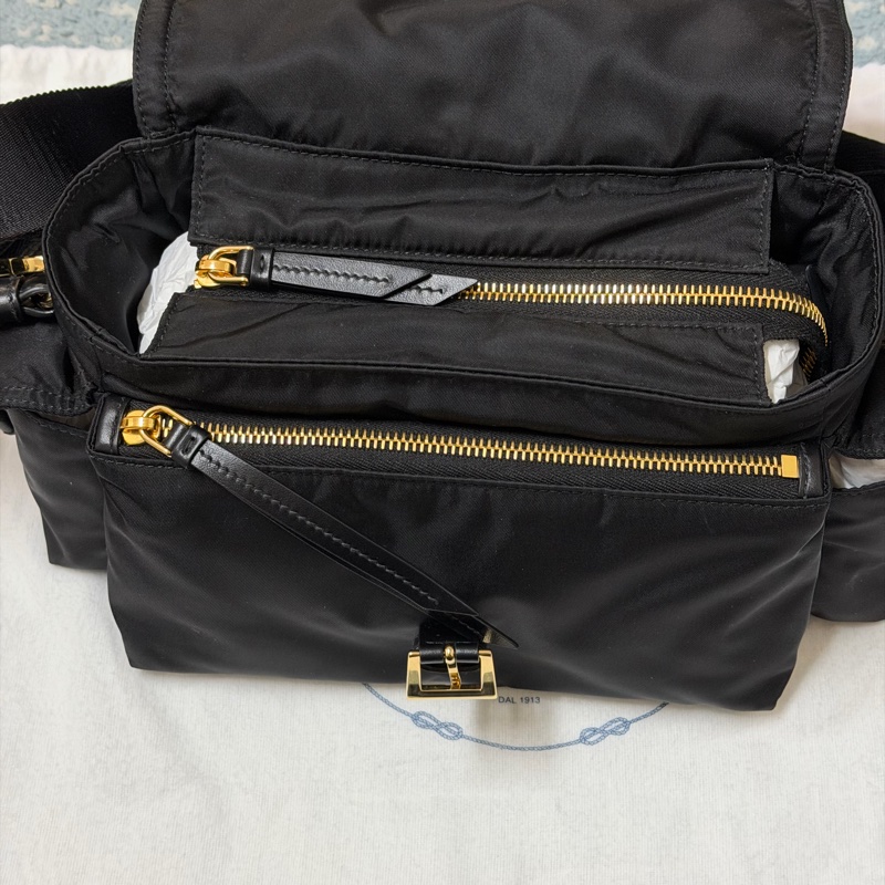 Prada Explore 中號尼龍肩背袋-2