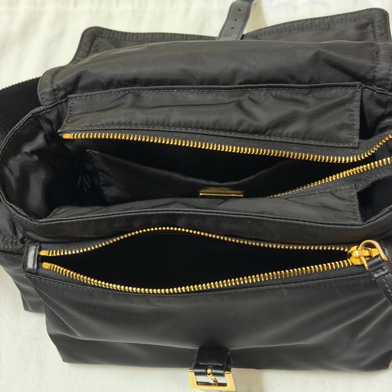 Prada Explore 中號尼龍肩背袋-5