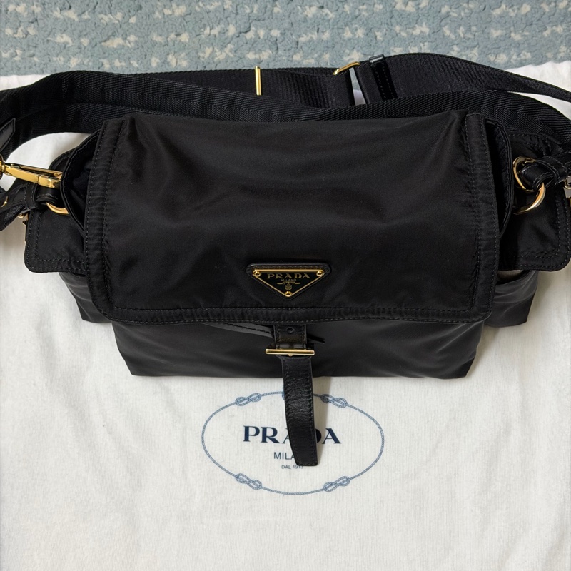Prada Explore 中號尼龍肩背袋-6