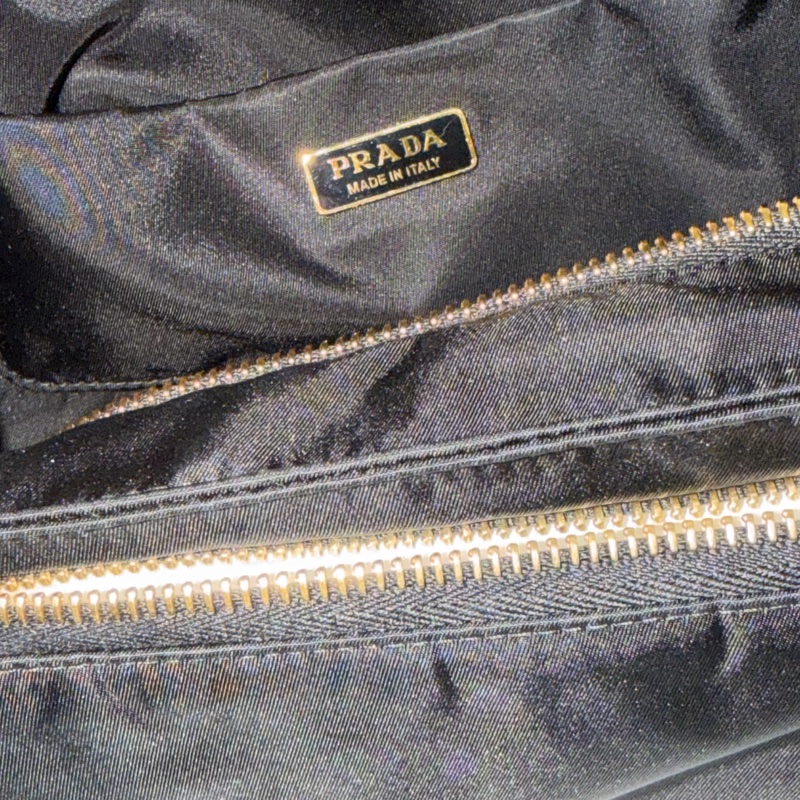 Prada Explore 中號尼龍肩背袋-12