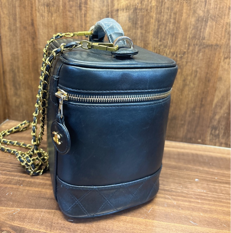 Chanel 黑色化妝箱包-1