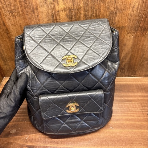 Chanel 菱格紋黑色皮革背包