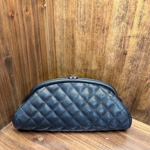 Chanel 黑色菱格紋手拿包