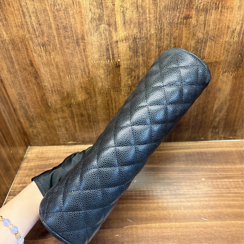 Chanel 黑色菱格紋手拿包-2