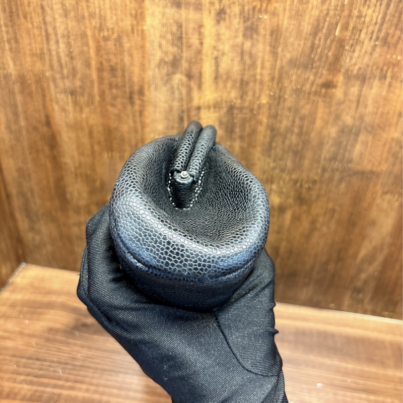 Chanel 黑色菱格紋手拿包-4