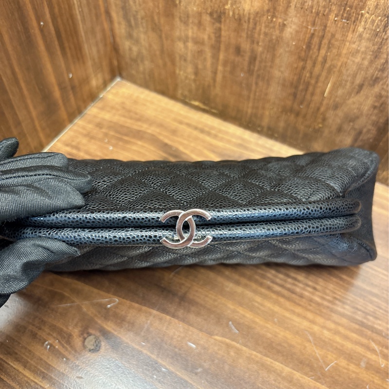 Chanel 黑色菱格紋手拿包-7